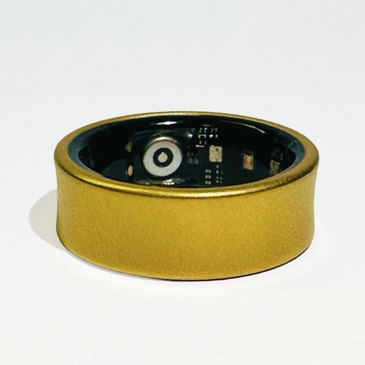 i do smart ring, gold finish, underside sensor view